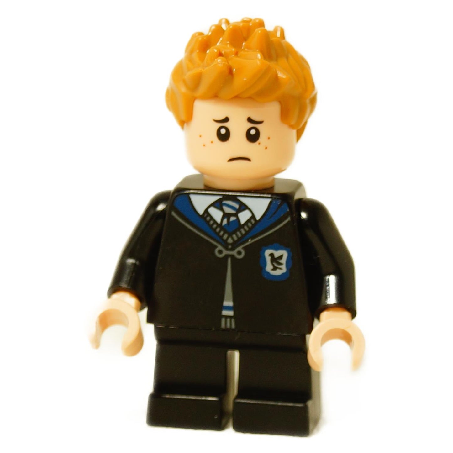 Vorderansicht der LEGO Terry Boot Minifigur (hp486) mit Sommersprossen und einem traurigen Ausdruck in Ravenclaw-Roben.