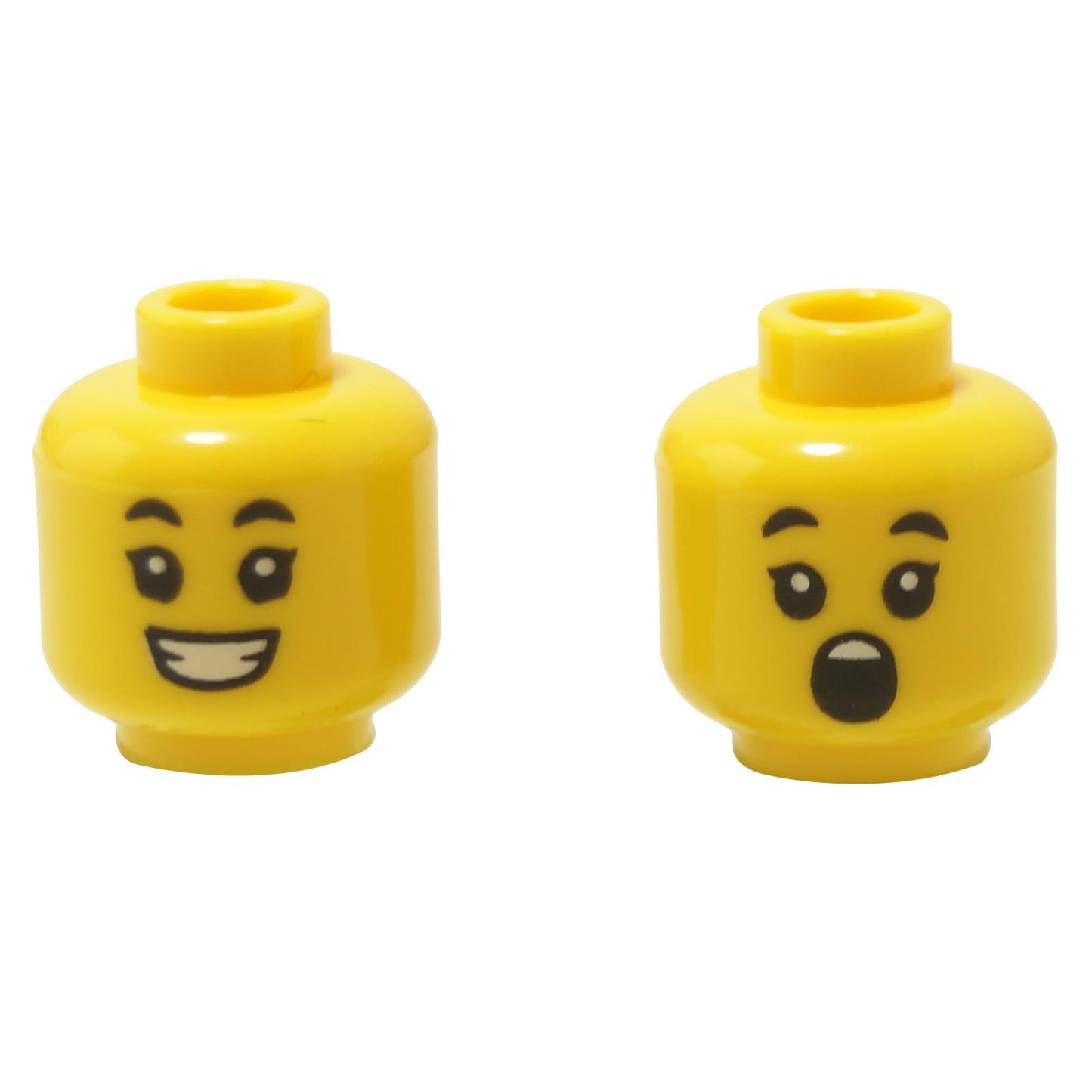 Vistas frontal y lateral alterna de la cabeza de minifigura dual de niño LEGO® (3626pb2649) en amarillo, mostrando dos expresiones: una amplia sonrisa alegre de un lado y una mirada sorprendida con la boca abierta del otro.