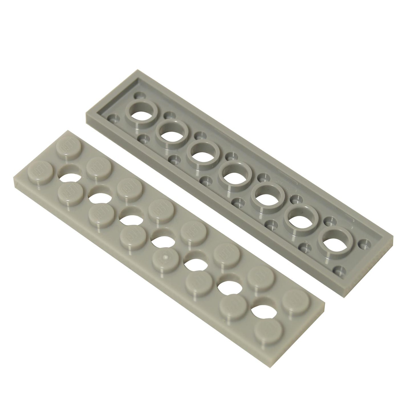 Dos piezas de placa LEGO Technic 2x8 gris azulado claro (3738) mostrando lados con studs y huecos.