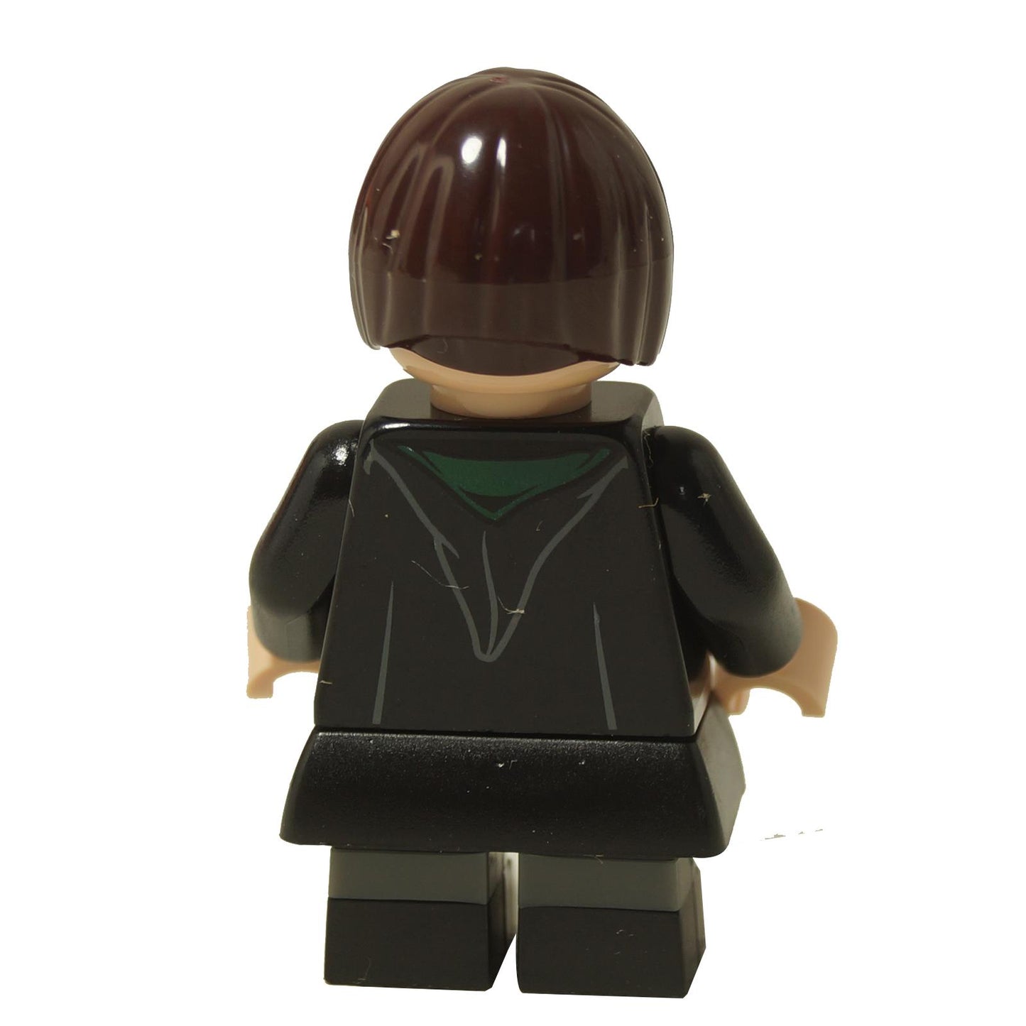 Vista trasera de la minifigura LEGO Pansy Parkinson mostrando la impresión trasera de la túnica negra de Hogwarts.