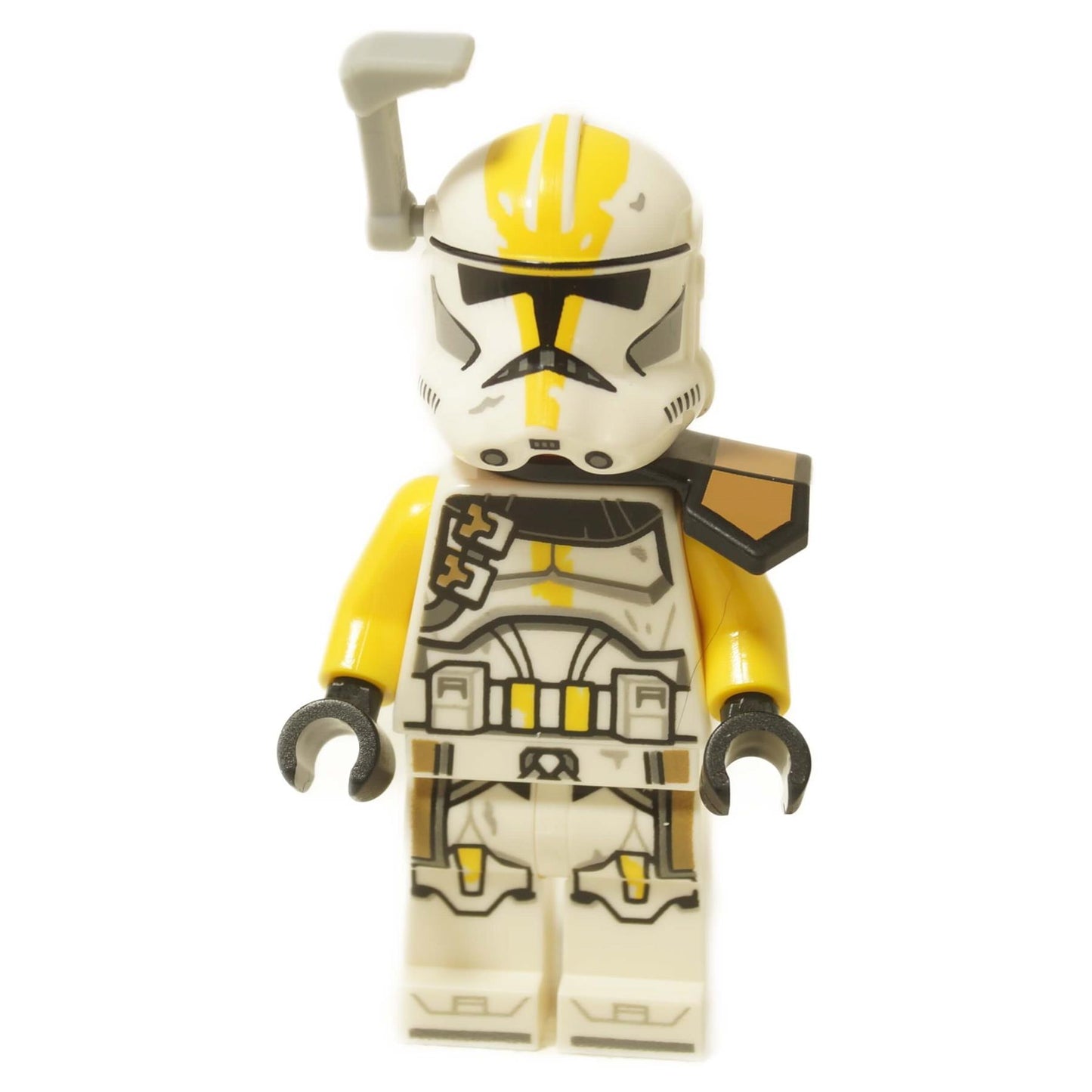 Minifigura LEGO 327th Star Corps Clone Specialist con visor, bláster de largo alcance, hombrera de foil y kama impreso en vista frontal.