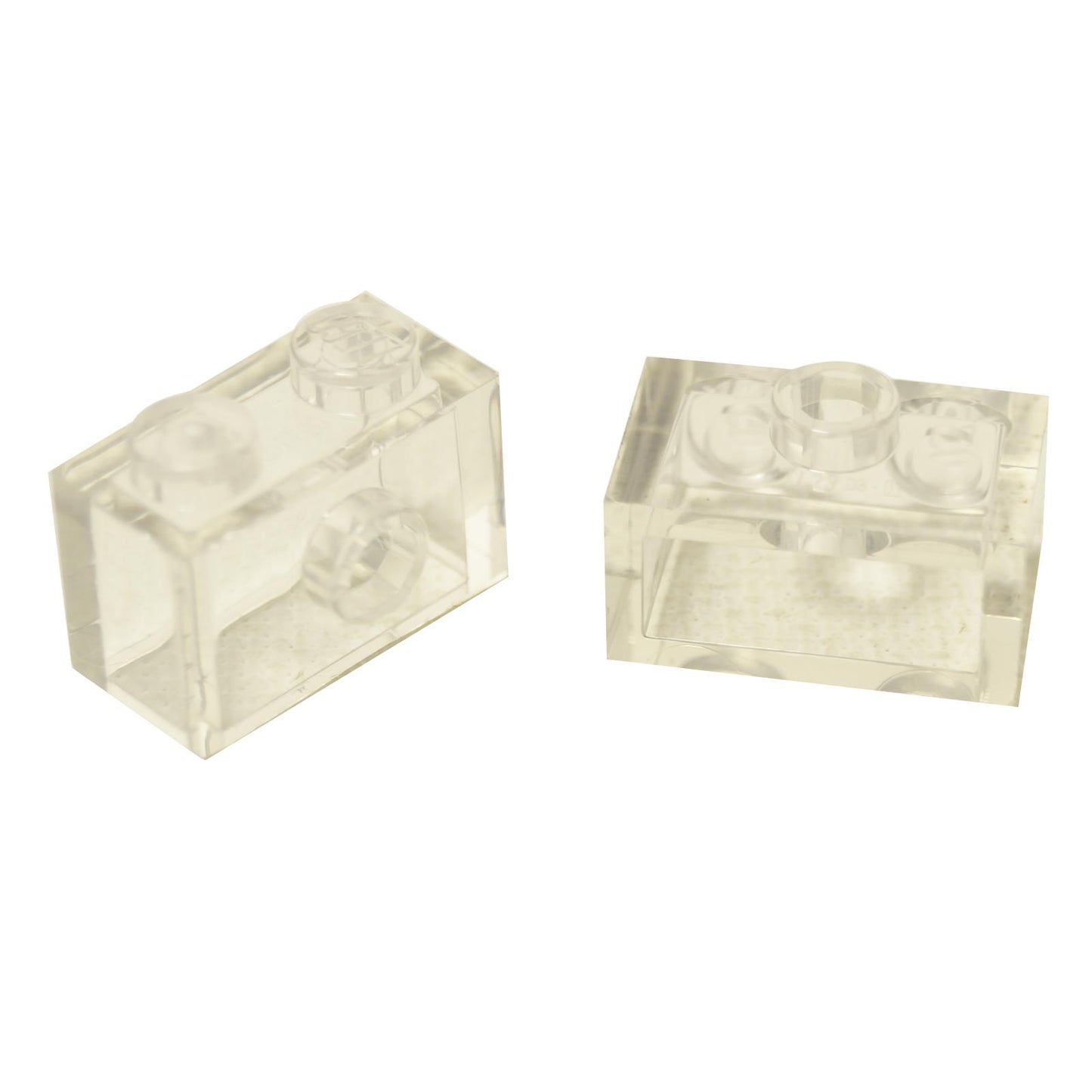 LEGO® Ladrillo 7133 – 1 x 2 con Estudio Lateral (Soporte) en Transparente Claro (2x Nuevo), mostrado desde vistas anguladas superiores y laterales sobre un fondo blanco.