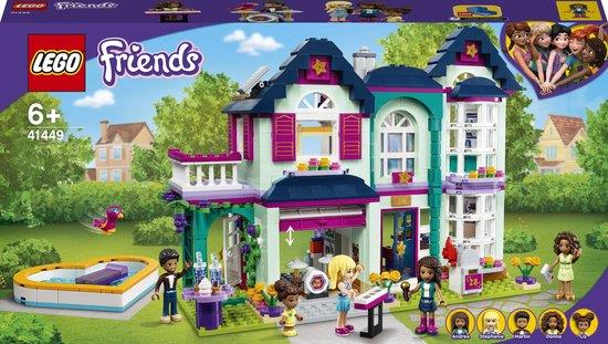 Un set de juego de LEGO® Friends que presenta la Casa Familiar de Andrea (set 41449). La construcción muestra una casa alta en tonos aqua y blanco con un techo oscuro, detallada con un balcón, una entrada de garaje que conecta a un estudio de música, y un piso superior desmontable. Se incluyen cinco minimuñecas (Andrea, Stephanie, Liz, Donna, Martin), una piscina en forma de corazón y varios accesorios como una cocina y un techo equipado con paneles solares.