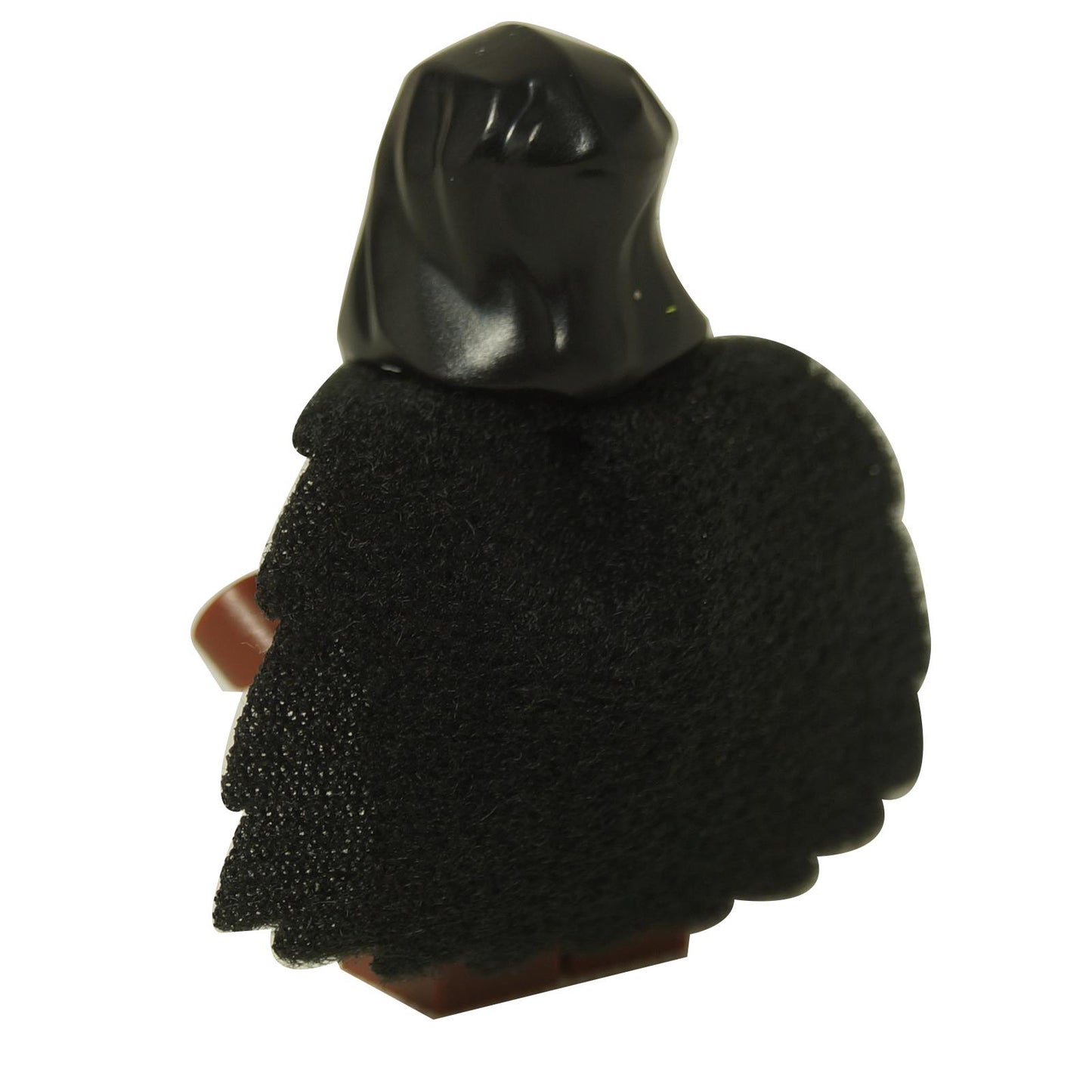 LEGO® Minifigurka Władcy Bestii Wilczego Stada z Serii 2, średniowieczny wojownik z kapturem, w czarnej pelerynie, z emblematem wilka i ciemnoczerwoną zbroją, widok z tyłu