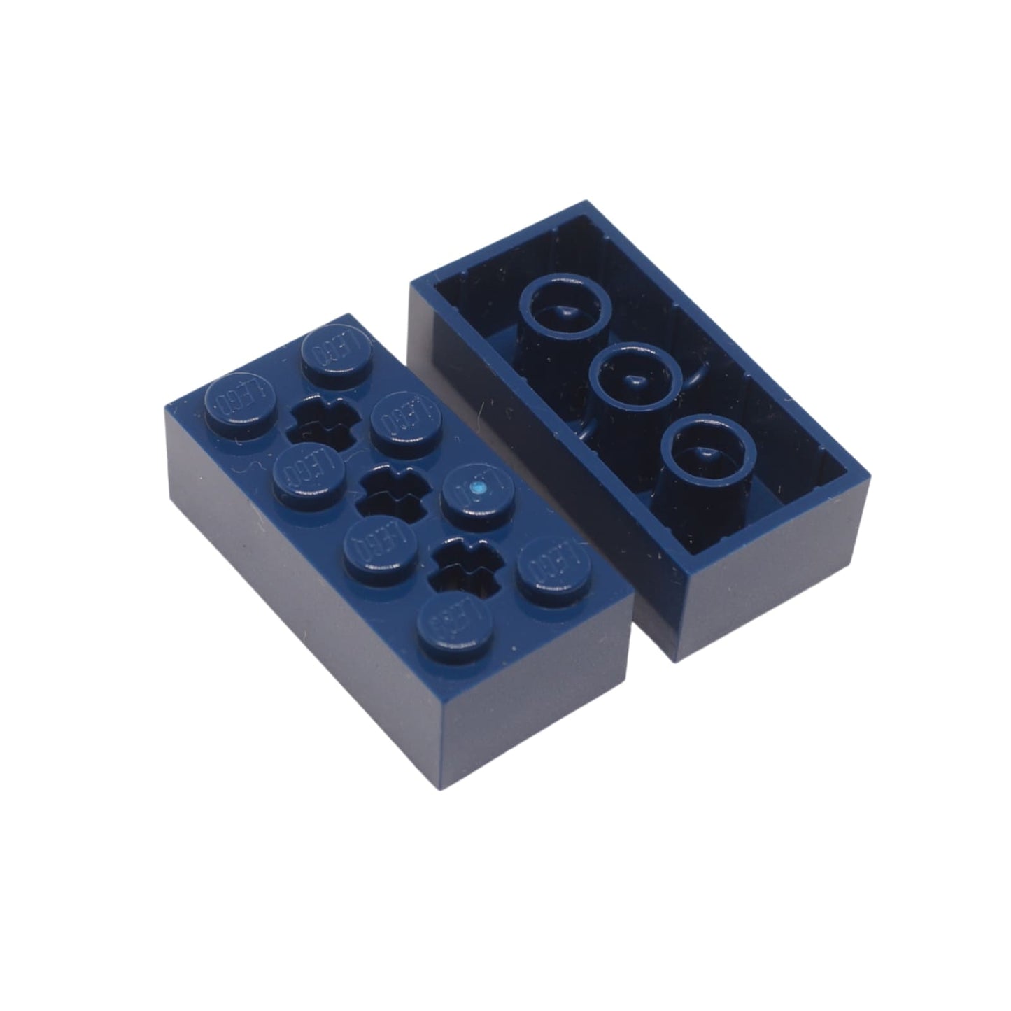 LEGO® Technic-Stein 2 x 4 mit 3 Achslöchern (Teilenummer 39789) in dunkelblau, verwendet für verstärkte Technic-Rahmen und achsbasierten Konstruktionen