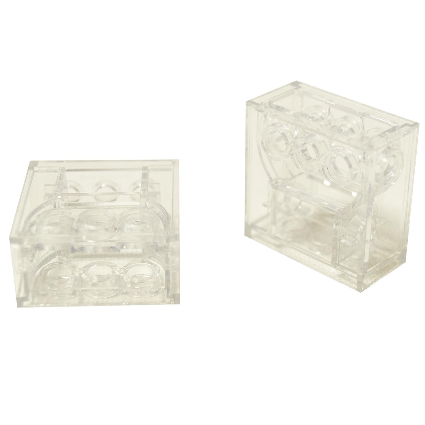 LEGO® Scatola ingranaggi Technic 2 x 4 x 3 1/3 (Parte 6588) in grigio chiaro, che mostra il meccanismo interno e i fori per gli assi per creare trasmissioni funzionali.