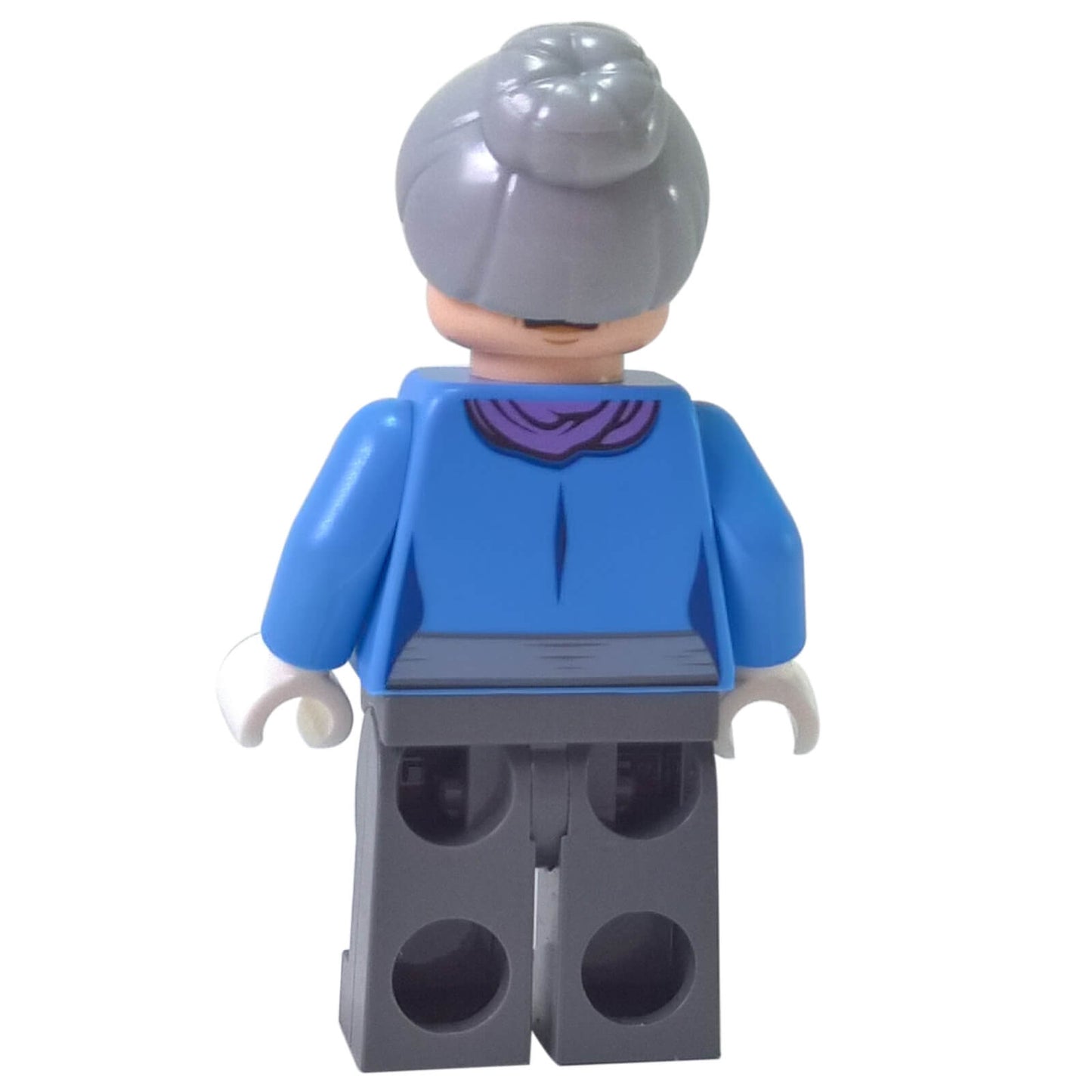 Minifigura LEGO de Tía May, vista trasera con moño gris y chaqueta azul.