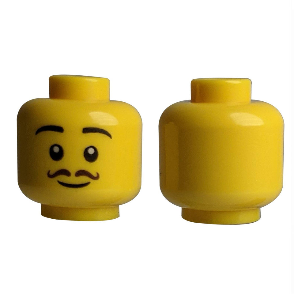 Sorriso con Baffi Sottili e Ricci 
