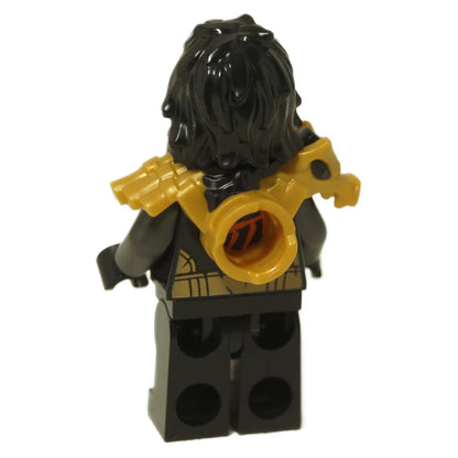 LEGO® NINJAGO Cole minihahmo kultaisella lohikäärme olkapanssarilla – takanäkymä