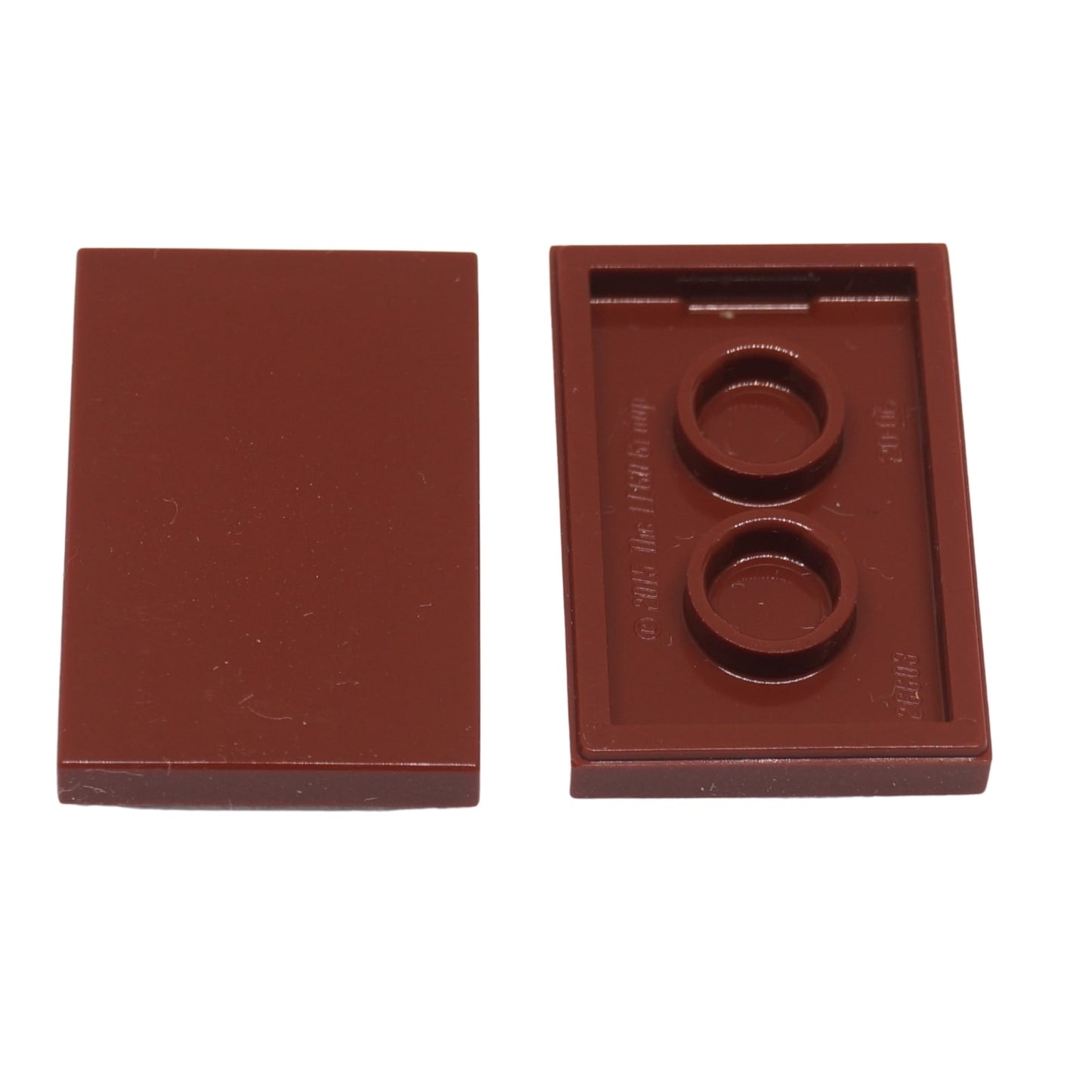 LEGO® Tile 2x3 in durable plastic, in dark red , perfect for smooth surfaces, flooring, and decorative MOC detailing.

