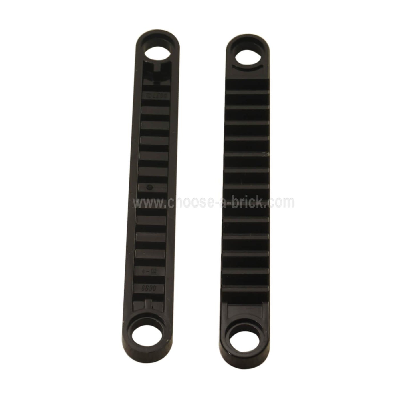 Negro LEGO® Piezas de Engranaje de Technic 1x8 con agujeros (6630) mostradas sobre un fondo blanco.  