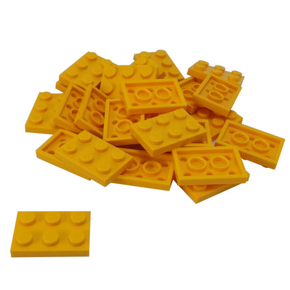 LEGO® Placa 2x3 de plástico duradero color naranja brillante claro, ideal para construcciones estructurales, bases y conexiones MOC versátiles.
