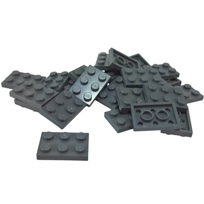 LEGO® Placa 2x3 de plástico duradero color gris azulado oscuro, ideal para construcciones estructurales, bases y conexiones MOC versátiles.
