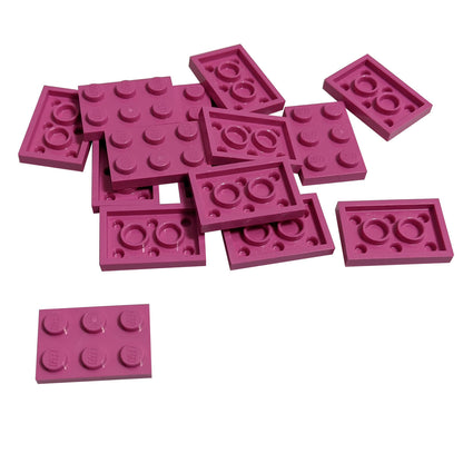 LEGO® Placa 2x3 de plástico duradero color rosa oscuro, ideal para construcciones estructurales, bases y conexiones MOC versátiles.
