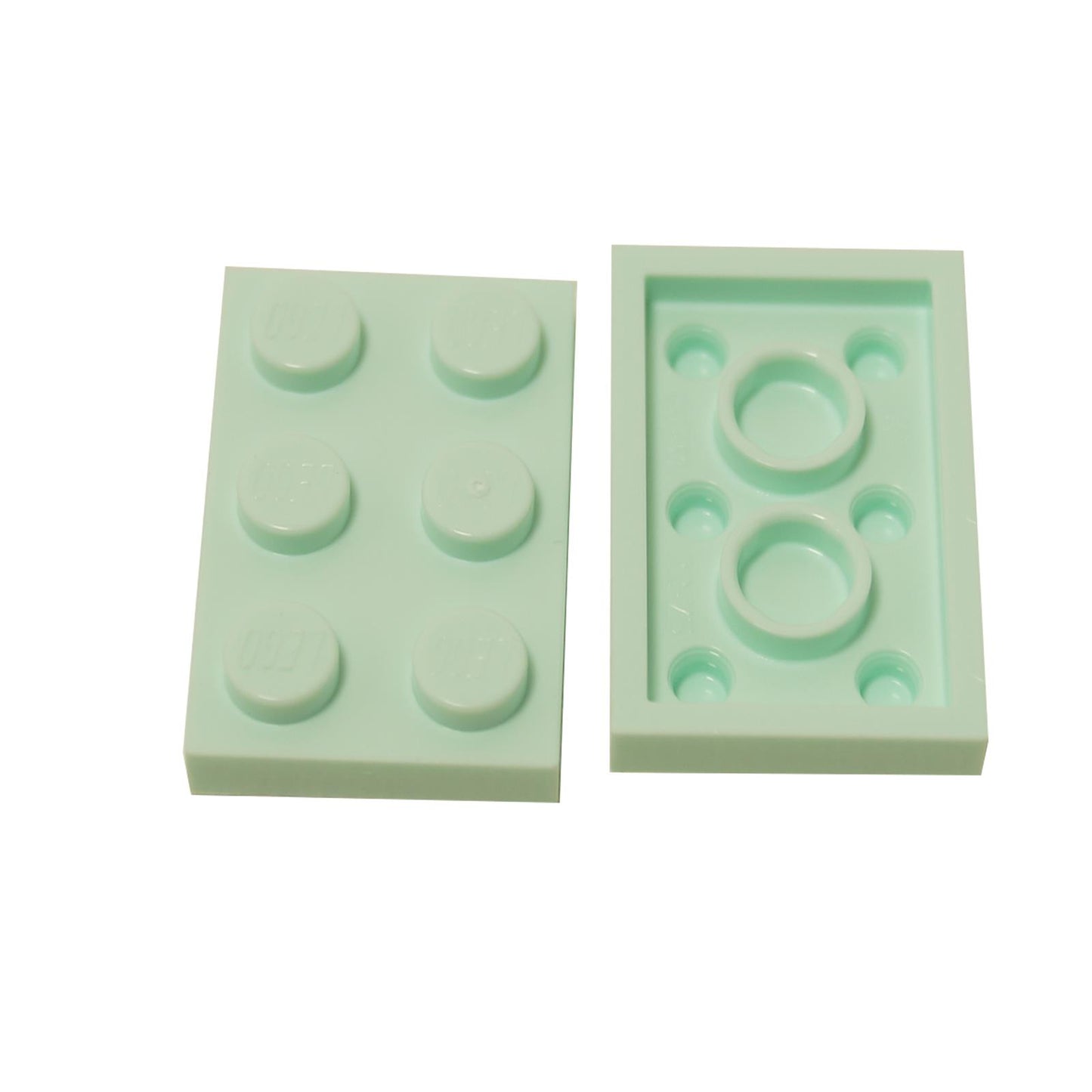 LEGO® Placa 2x3 de plástico duradero color aqua claro, ideal para construcciones estructurales, bases y conexiones MOC versátiles.
