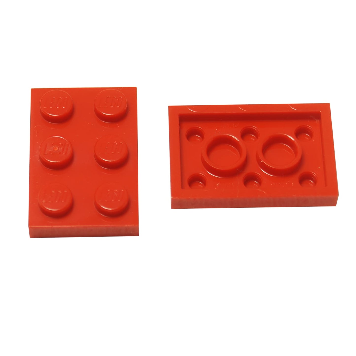 LEGO® Placa 2x3 de plástico duradero color rojo, ideal para construcciones estructurales, bases y conexiones MOC versátiles.
