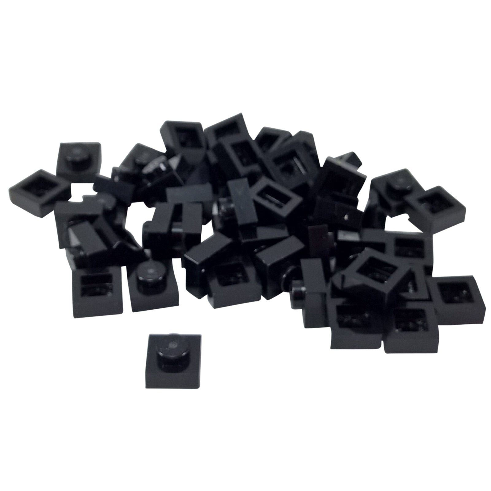 LEGO® Placa 1x1 en negro, un elemento básico versátil ideal para detalles, separación y conexiones precisas de MOC.
