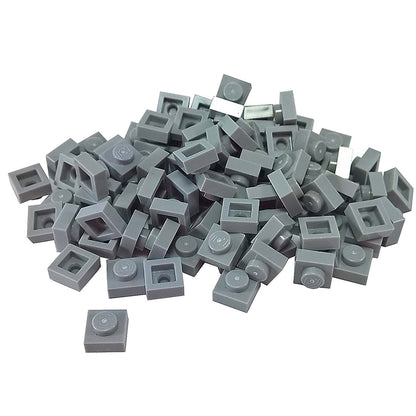 LEGO® Placa 1x1 en Gris Azulado Claro, un elemento básico versátil ideal para detalles, separación y conexiones precisas de MOC.
