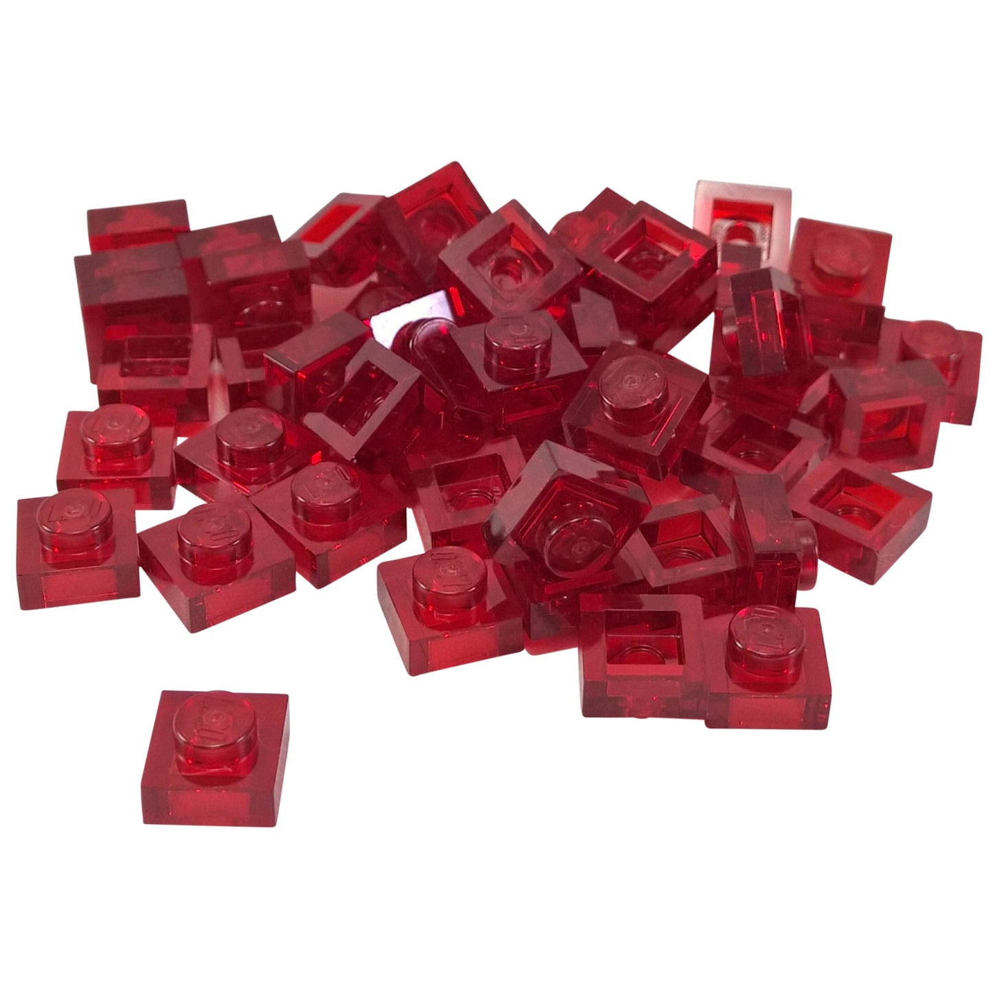 LEGO® Placa 1x1 en rojo translúcido, un elemento básico versátil ideal para detalles, separación y conexiones precisas de MOC.
