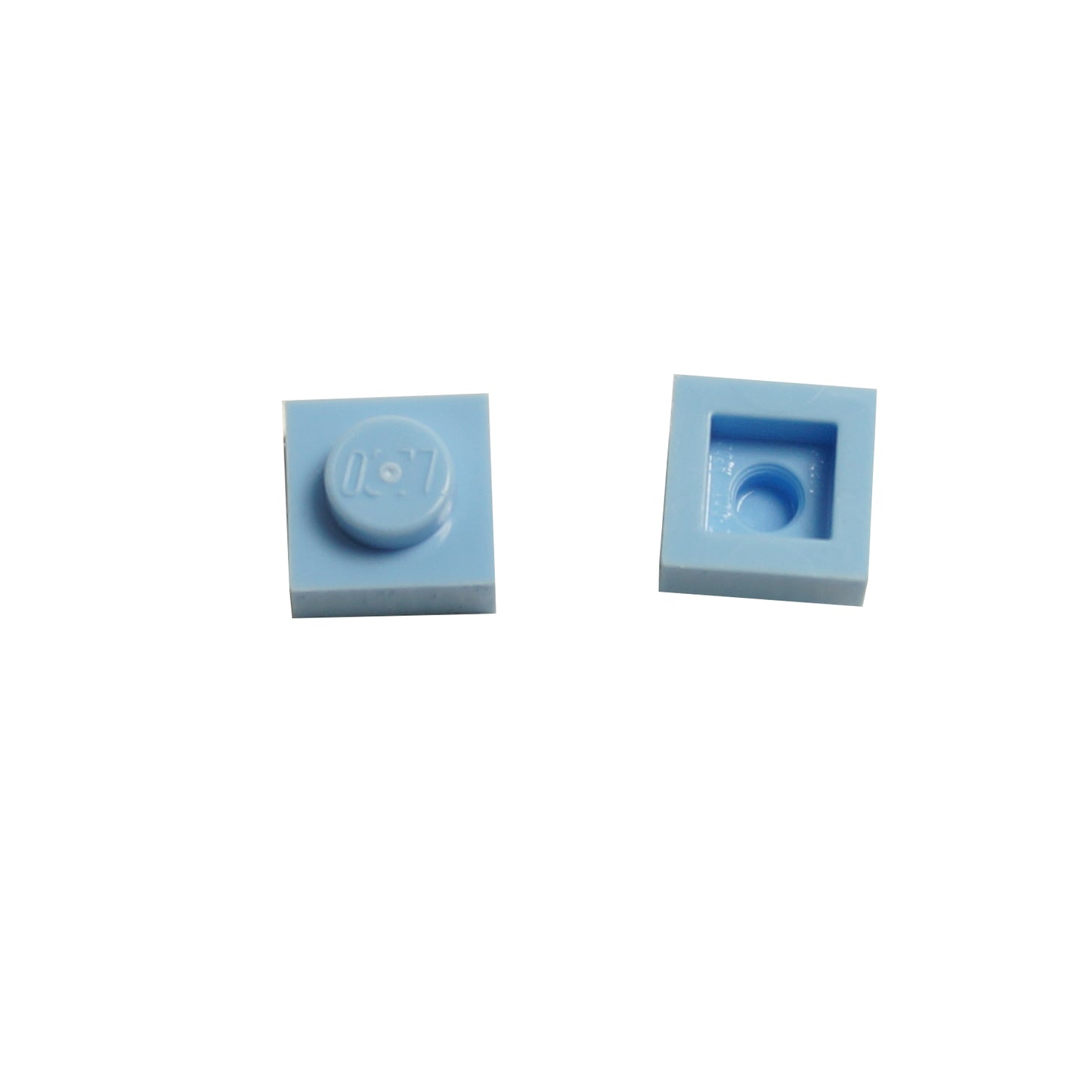 LEGO® Placa 1x1 en azul claro brillante, un elemento básico versátil ideal para detalles, espaciado y conexiones precisas de MOC.
