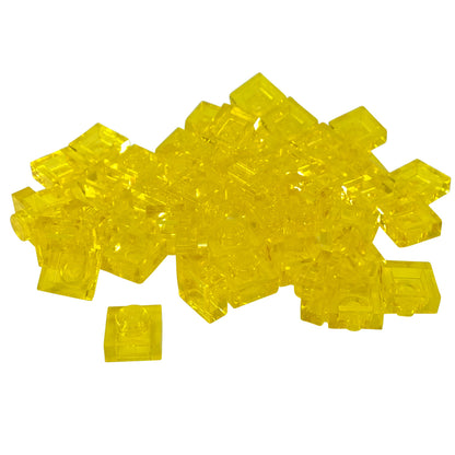 LEGO® Placa 1x1 en amarillo translúcido, un elemento básico versátil ideal para detalles, separación y conexiones precisas de MOC.
