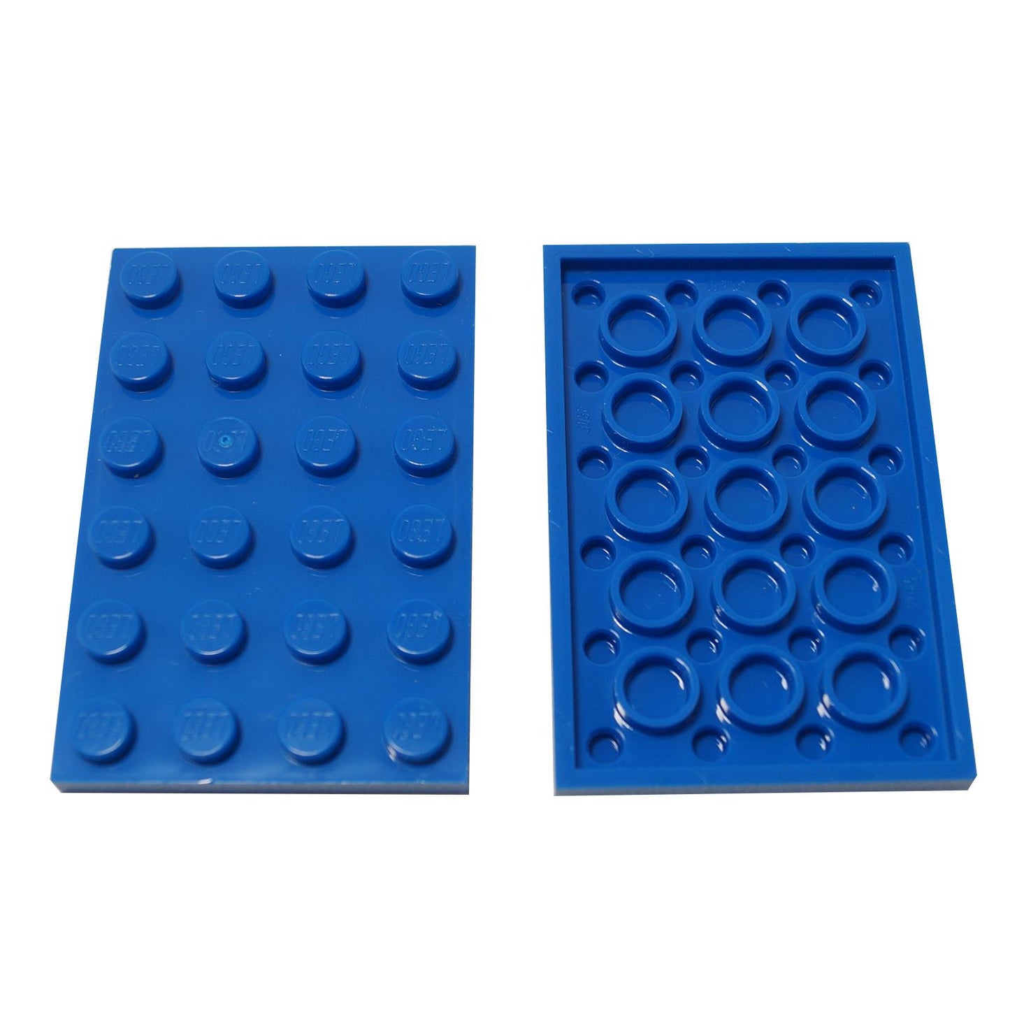 LEGO® Plate 4 x 6 (3032) in standard rectangular shape for building bases, platforms, and structural support in blue.