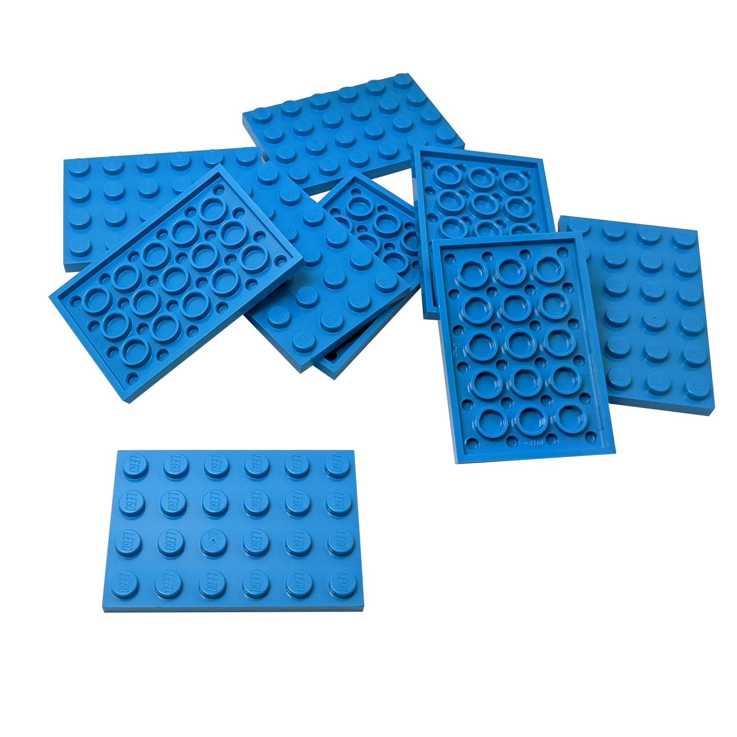 LEGO® Plate 4 x 6 (3032) in standard rectangular shape for building bases, platforms, and structural support in blue.