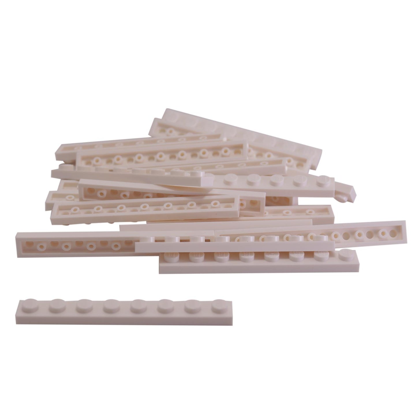 LEGO® Levy 1 x 8 (3460) pitkä kapea rakennusosa rakenteellista tukea ja yksityiskohtaisia tiilirakennelmia varten valkoisessa.