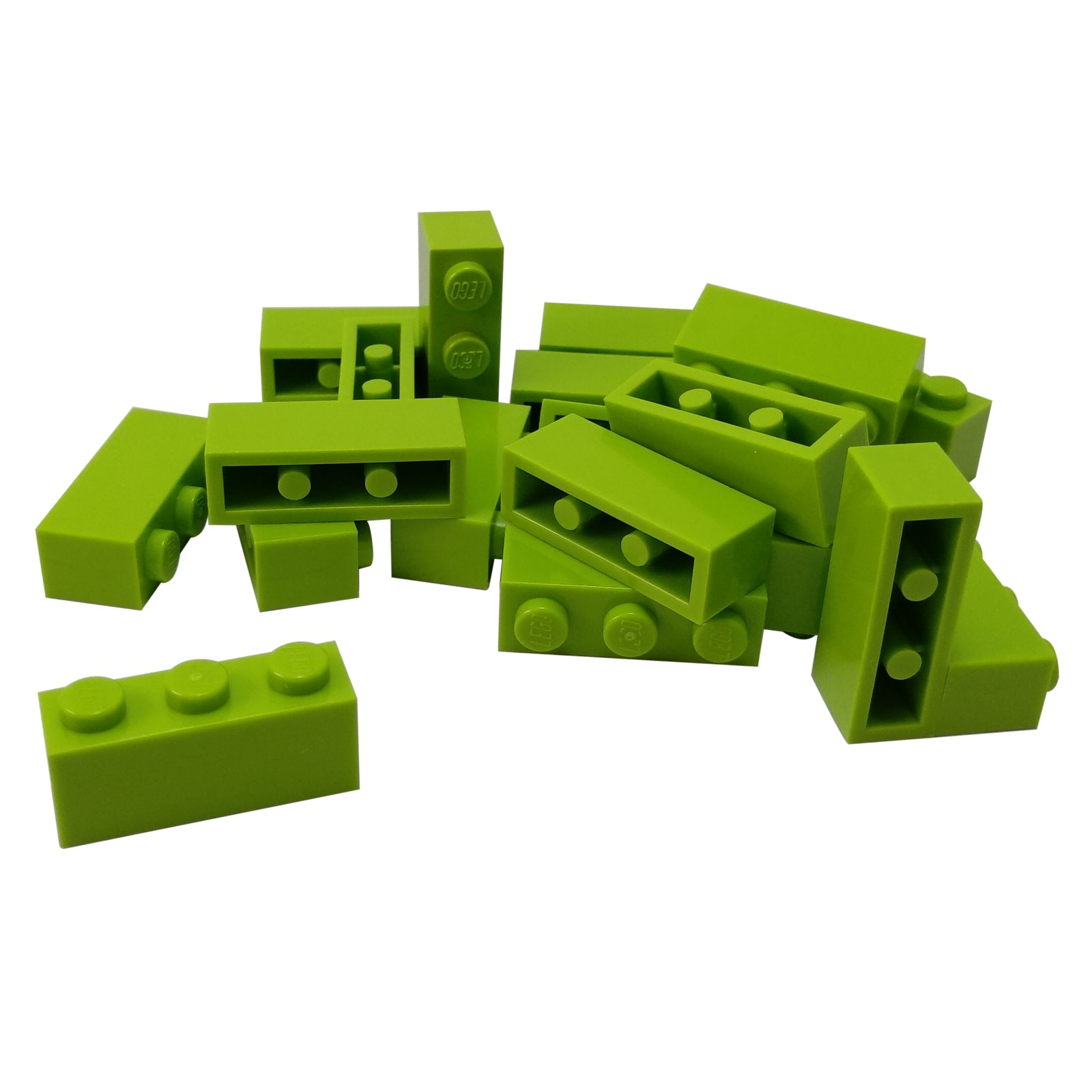 LEGO® Brick 1 x 3 (3622) standard rectangular building brick for structural layouts and detailed construction in lime.