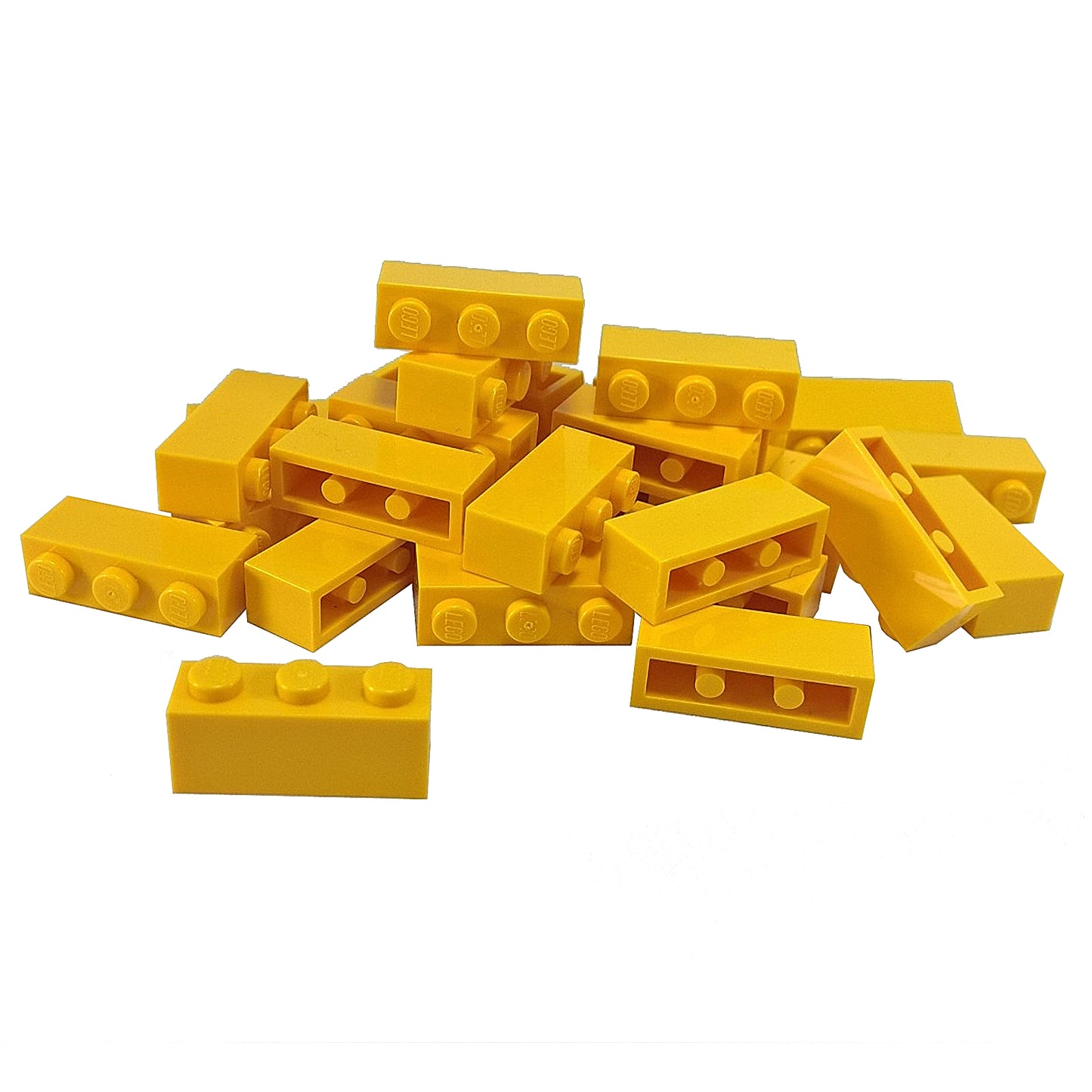 LEGO® Brick 1 x 3 (3622) standard rectangular building brick for structural layouts and detailed construction in yellow.