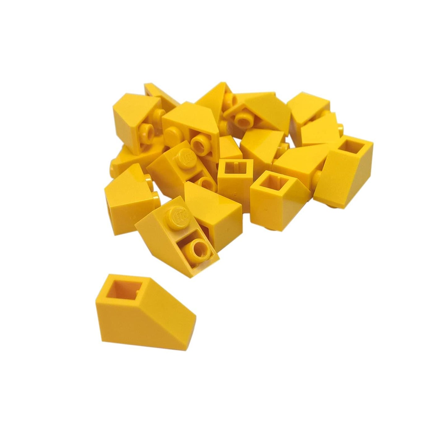 LEGO® pieza de pendiente invertida de 45 grados 2x1 3665 utilizada para detalles angulados y modelado en la parte inferior, amarillo
