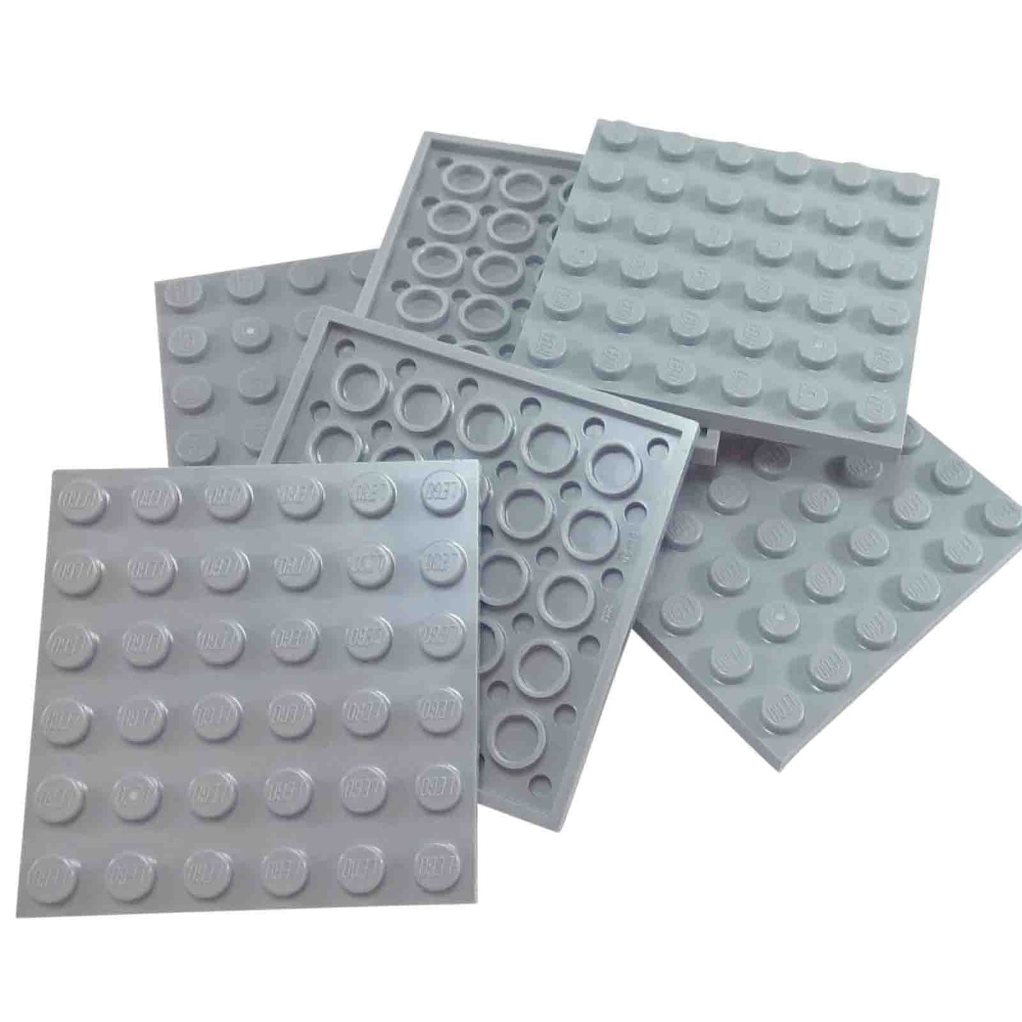 LEGO® 6x6-os lapka tartós világoskékeszürke műanyagból, tökéletes alapok, platformok és masszív szerkezeti MOCs építéséhez.

