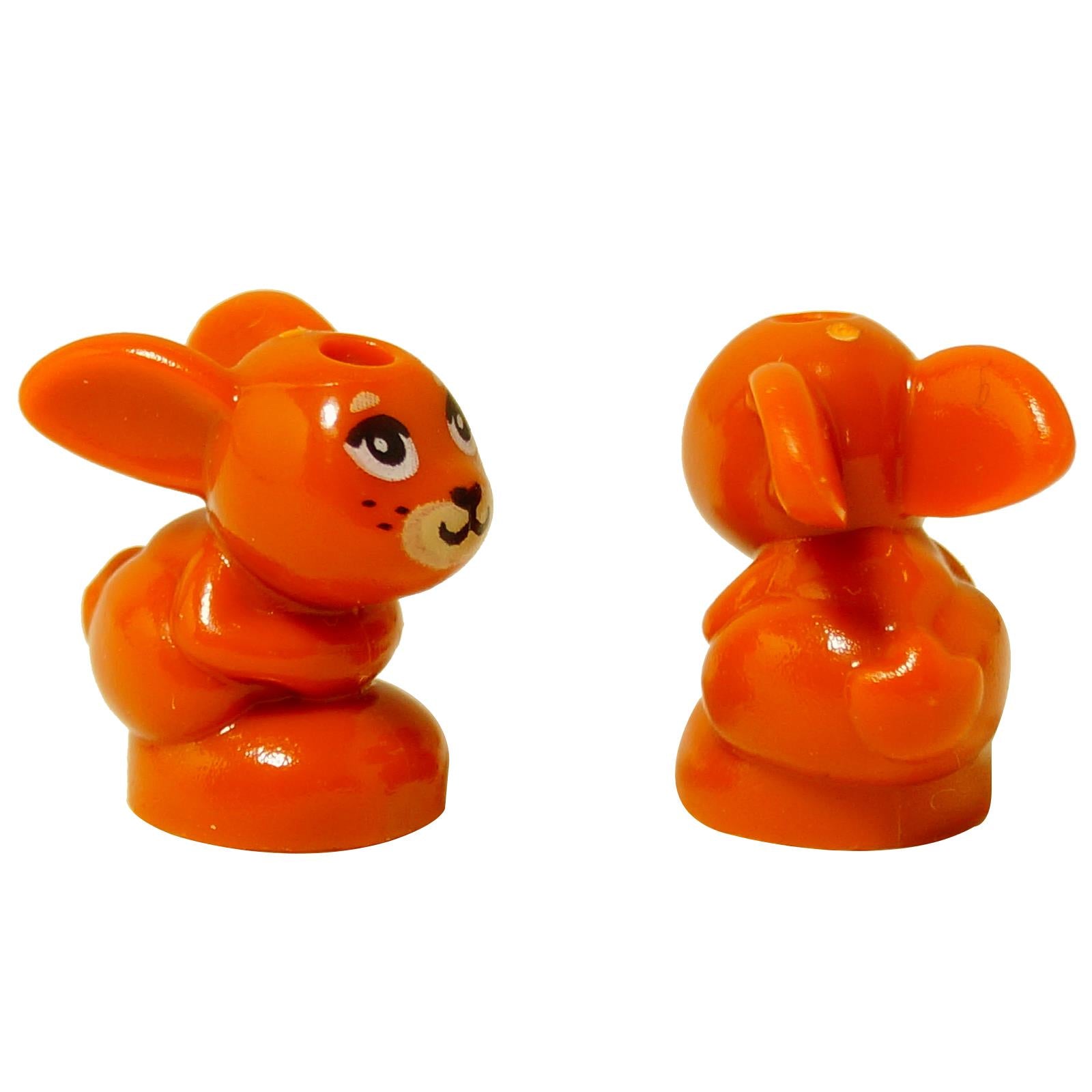 Figura di coniglietto baby di LEGO® in arancione scuro, piccolo accessorio a forma di coniglio stampato con faccia stampata