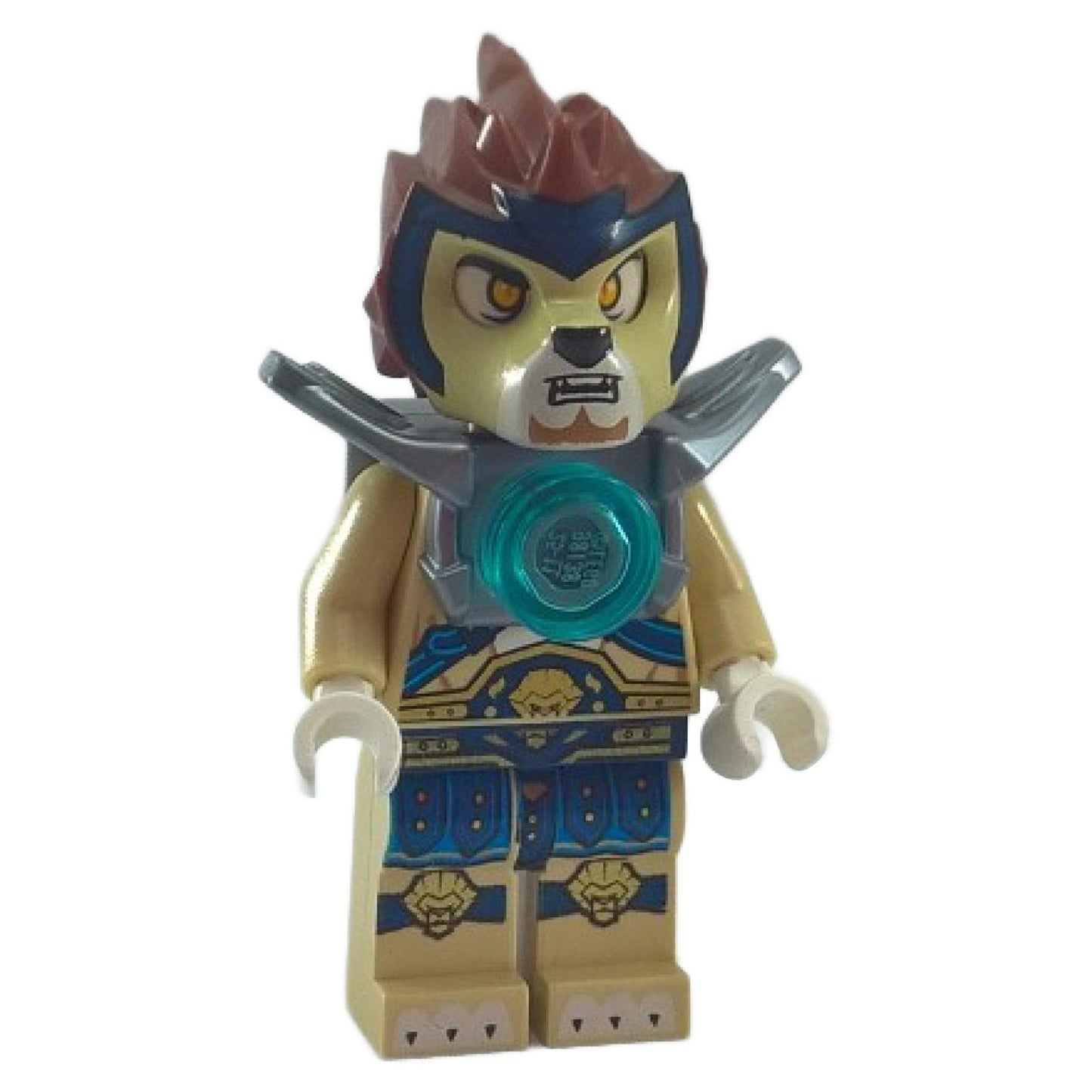 Vista frontal del minifigura de LEGO Chima Lennox (loc006) que presenta un molde de cabeza de león en color beige, melena marrón y armadura CHI plateada con un núcleo de poder translúcido en color teal.