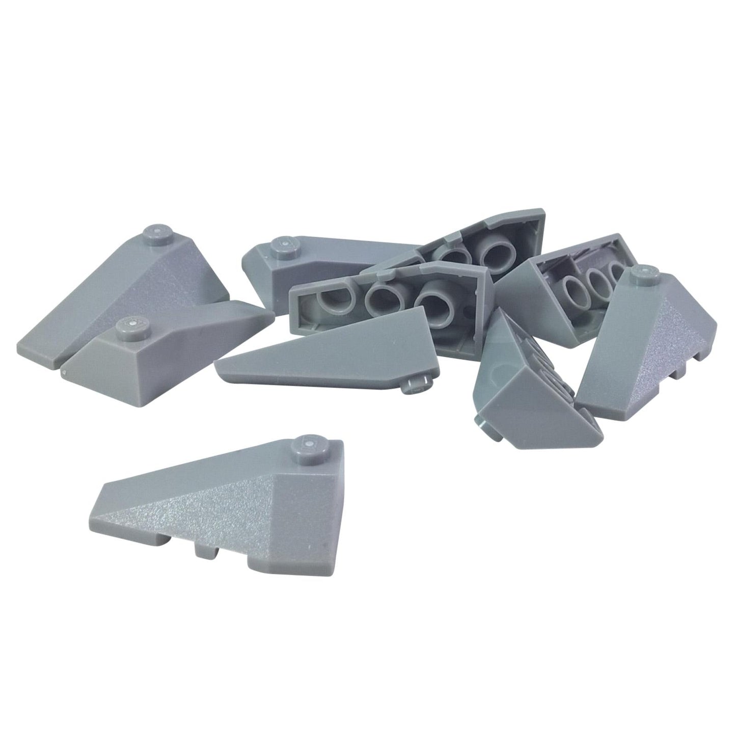 Light bluish gray LEGO® peça wedge 4x2 com inclinação tripla à esquerda 43710 usada para modelagem angular em veículos e construções
