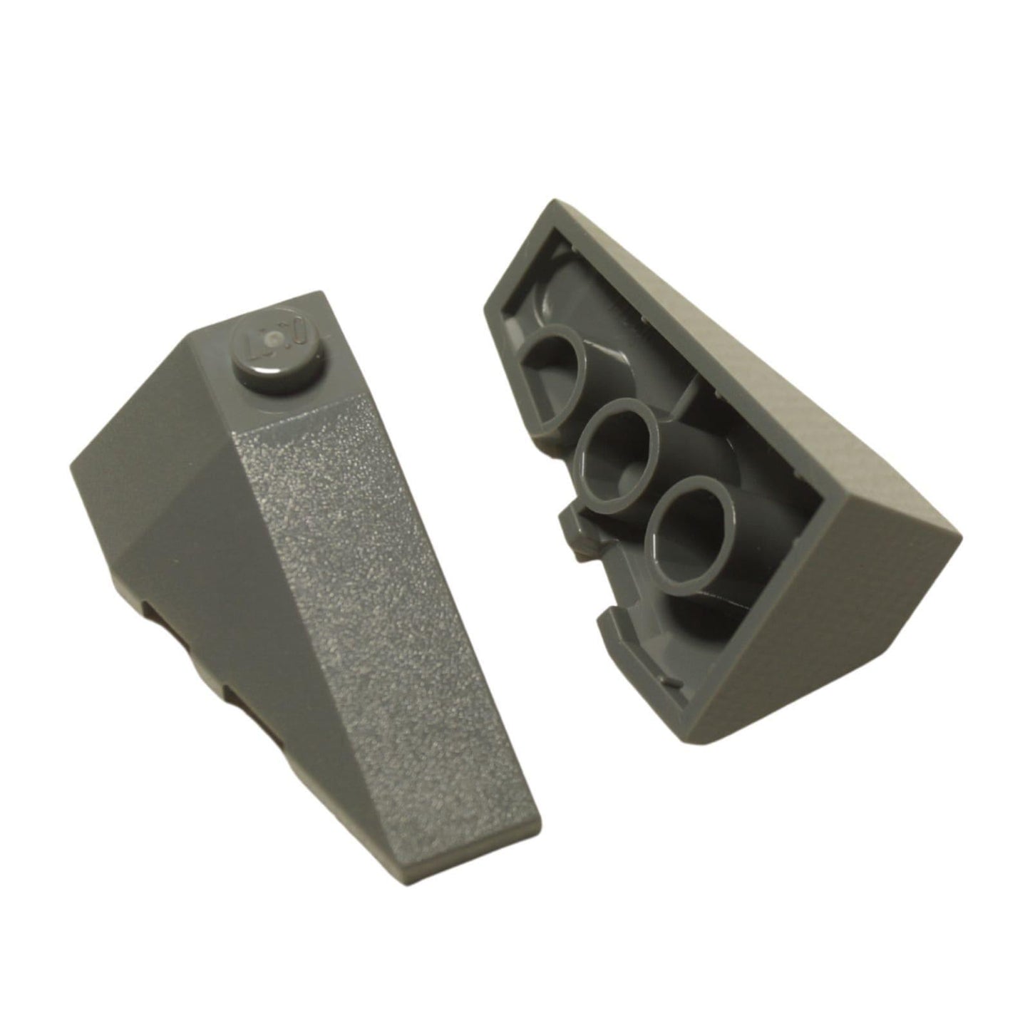 LEGO® pièce en coin 4x2 triple droite inclinée 43711 utilisée pour le détail angulaire sur les véhicules et les constructions, gris bleu foncé
