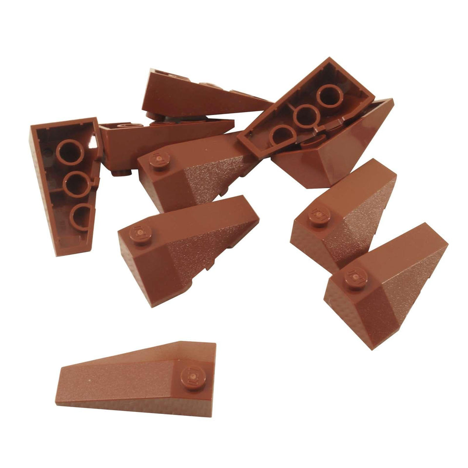 LEGO® pièce en coin 4x2 triple droite inclinée 43711 utilisée pour le détail angulaire sur les véhicules et les constructions, brun rougeâtre
