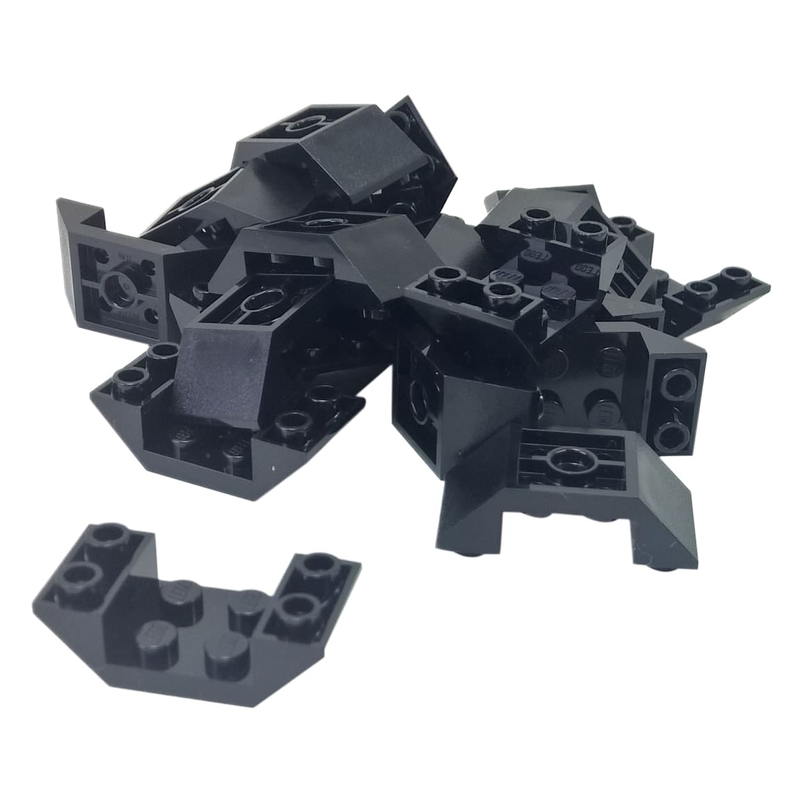 LEGO® Inverted Slope 45 4x2 Double v Světlá Zelená, ideální pro spodky vozidel, střechy a pokročilé úhlové MOCy.
