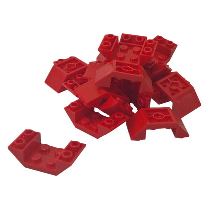 LEGO® Inverted Slope 45 4x2 Double v Červená, ideální pro spodky vozidel, střechy a pokročilé úhlové MOCy.
