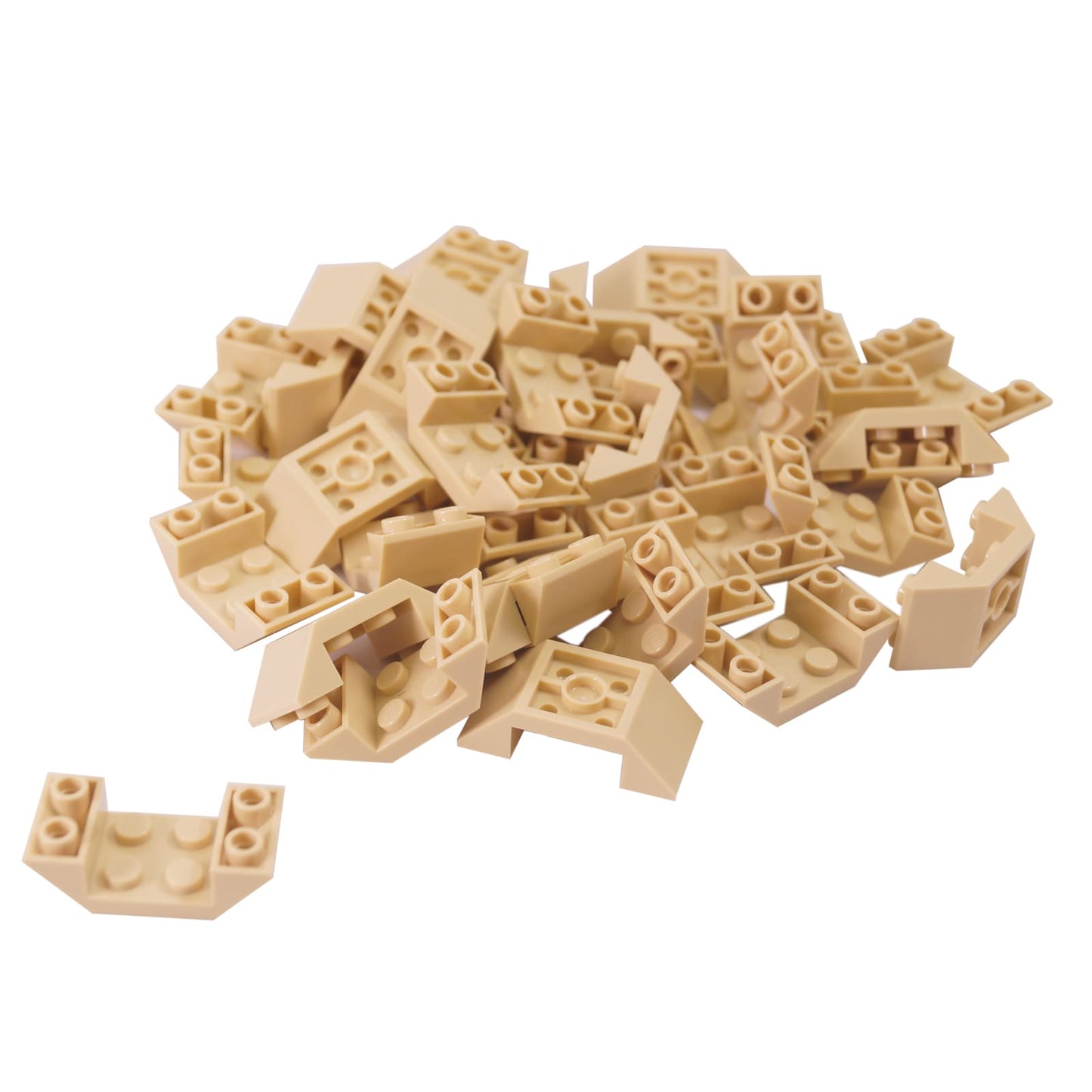 LEGO® Inverted Slope 45 4x2 Double v pískové, ideální pro spodky vozidel, střechy a pokročilé úhlové MOCy.
