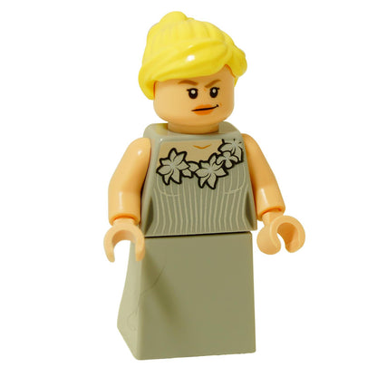 Vorderansicht der LEGO Fleur Delacour Minifigur (hp187) im blassgrünen Yule Ball Kleid mit dunkler blauer Jacke.