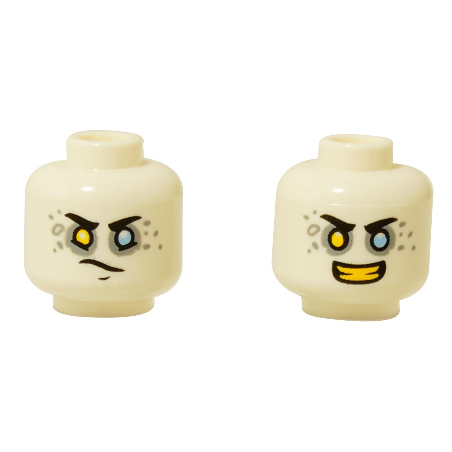 Cabeza de minifigura LEGO® 3626pb3643 en carne clara con impresión a doble cara — una cara seria y una sonriente, ambas con ojos de color único y pecas.