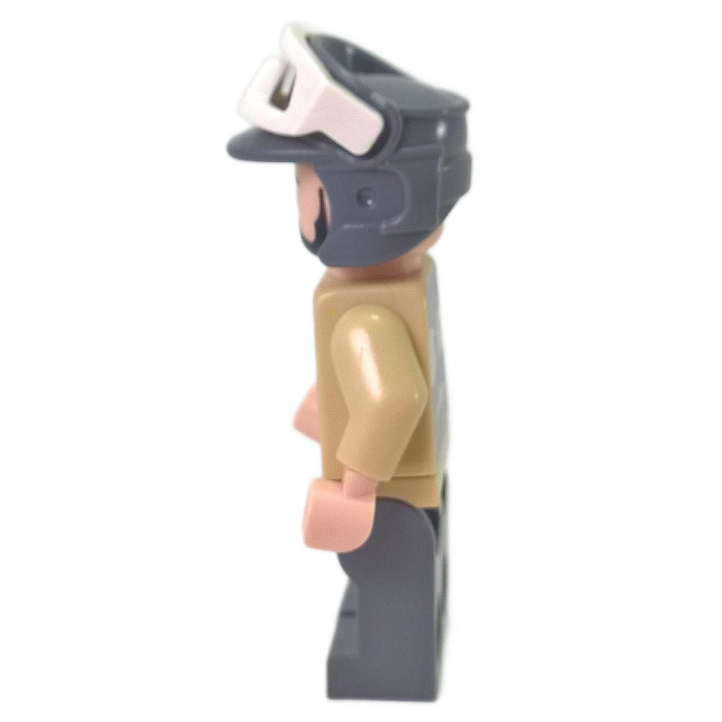 LEGO® Star Wars™ Rebel Trooper – Private Kappehl minifigure (sw0803) side view, highlighting tan arm and gray helmet with white goggles. Displayed on a white background.  