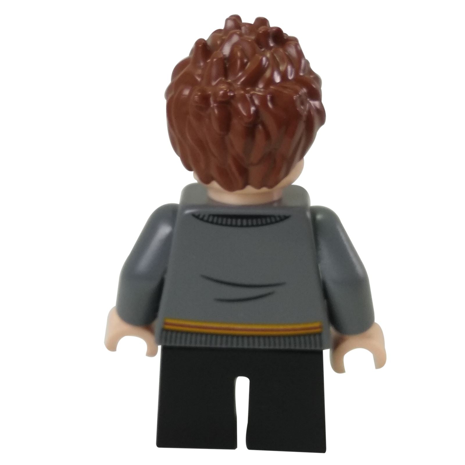 Vista trasera de la LEGO® minifigura de Harry Potter Seamus Finnigan™ (hp141) mostrando cabello castaño despeinado y un suéter gris oscuro de Gryffindor con impresión en la parte posterior.