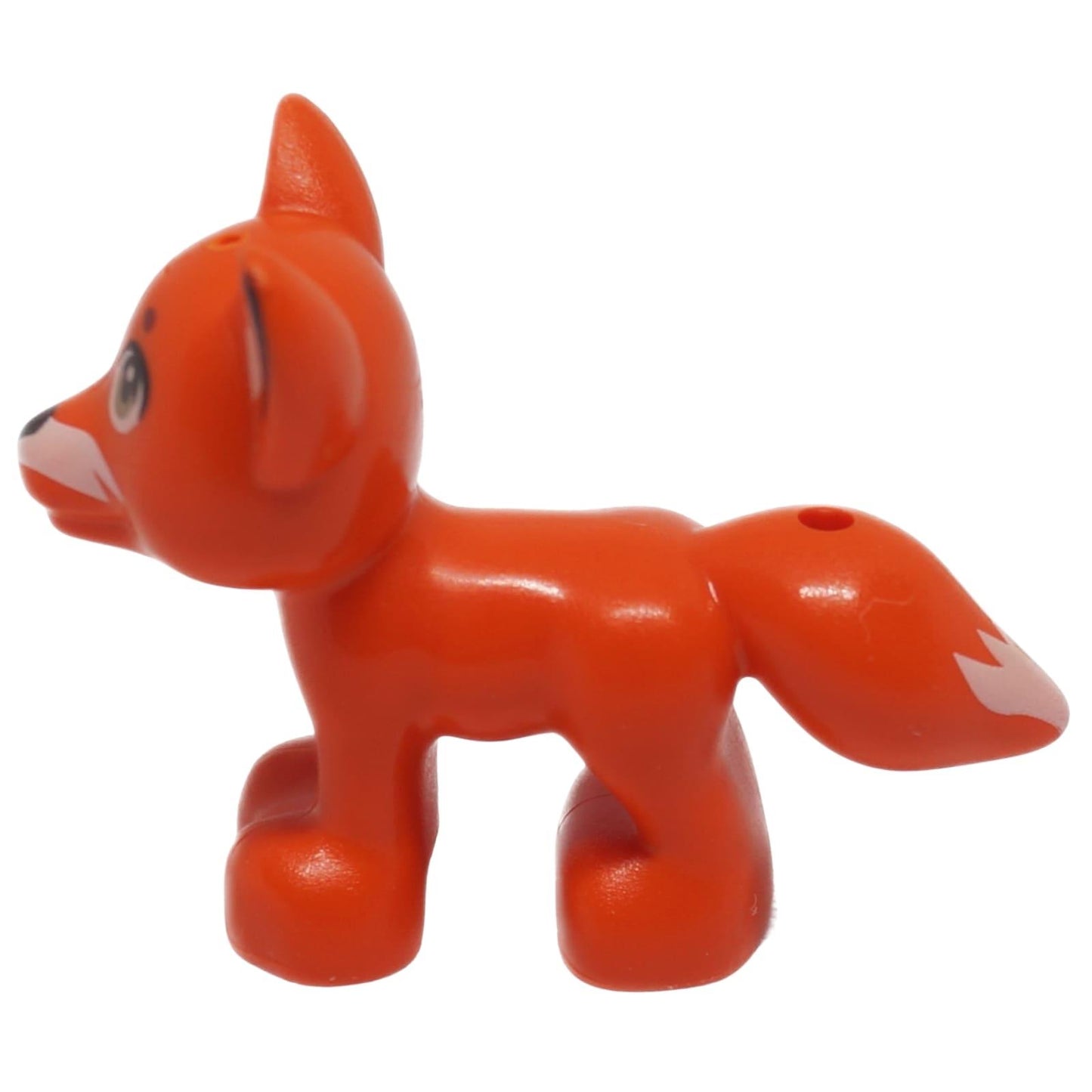 Figura de animal zorro naranja rojizo con ojos impresos y detalle de cola, perfil lateral.