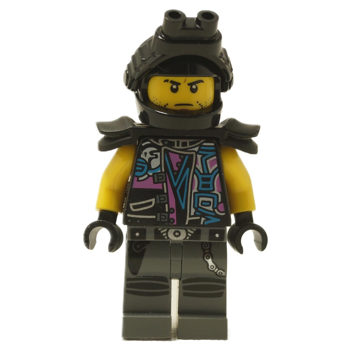 Luke Cunningham minifig, sötét öltözetben, nyomtatott törzsrészletekkel és fejvédővel.