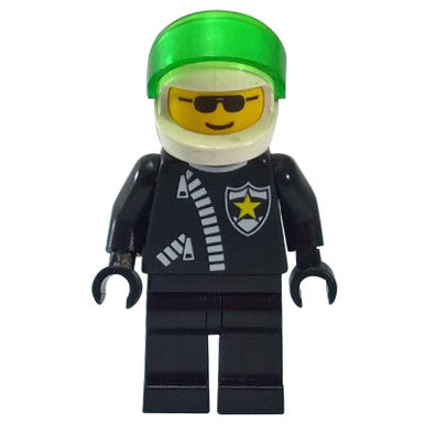 Police avec un casque blanc 