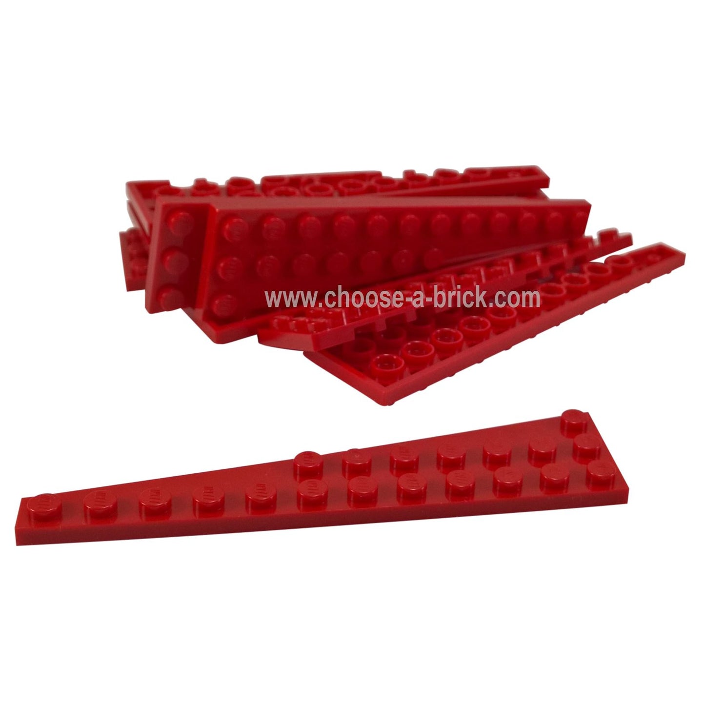 Grupo de piezas de placa cuña LEGO roja 12x3 derecha (47398) apiladas, mostrando superficies con studs.