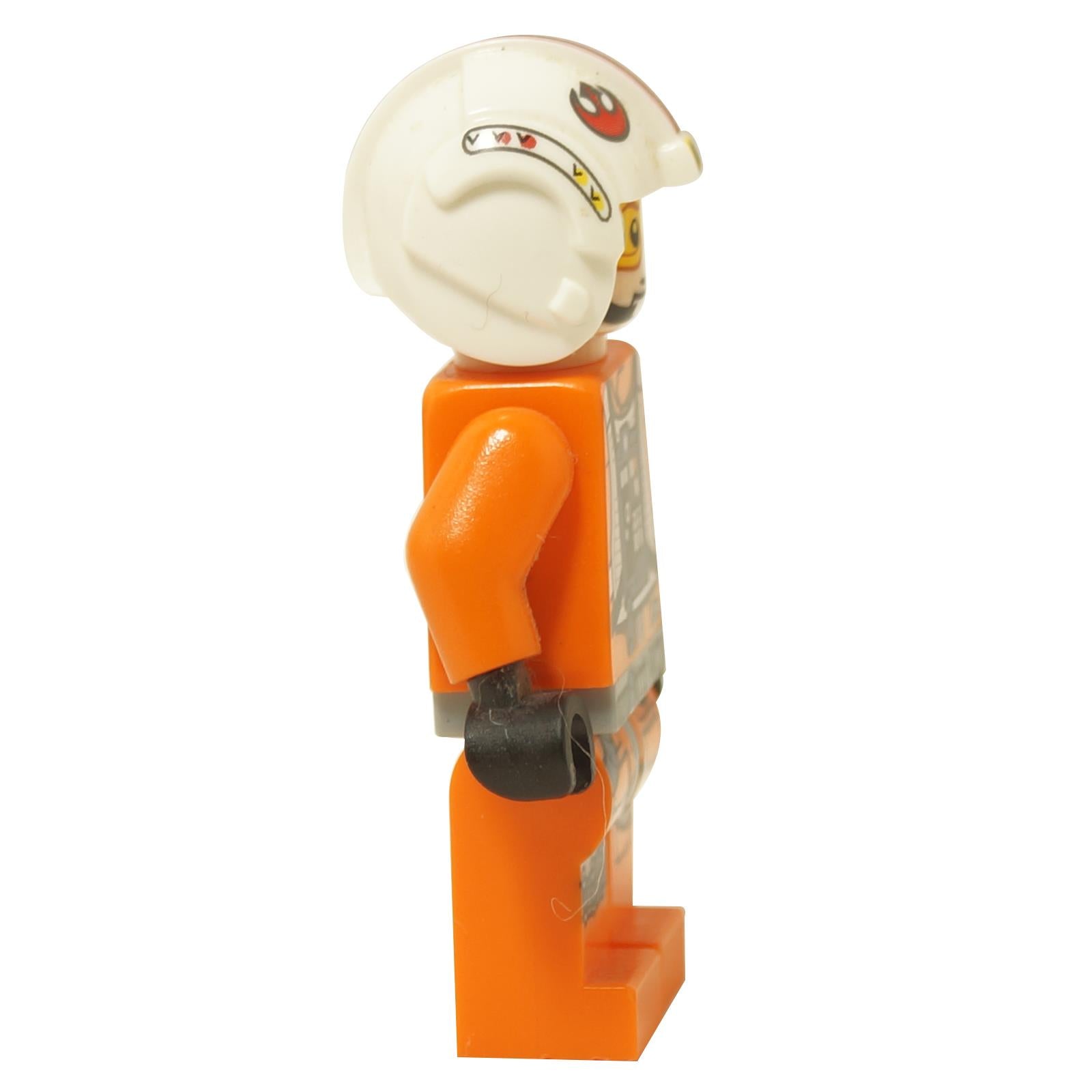 Vista laterale del LEGO® minifigure di Star Wars Luke Skywalker sw0991 che mostra il casco dettagliato da pilota ribelle con simboli stampati e tuta arancione.