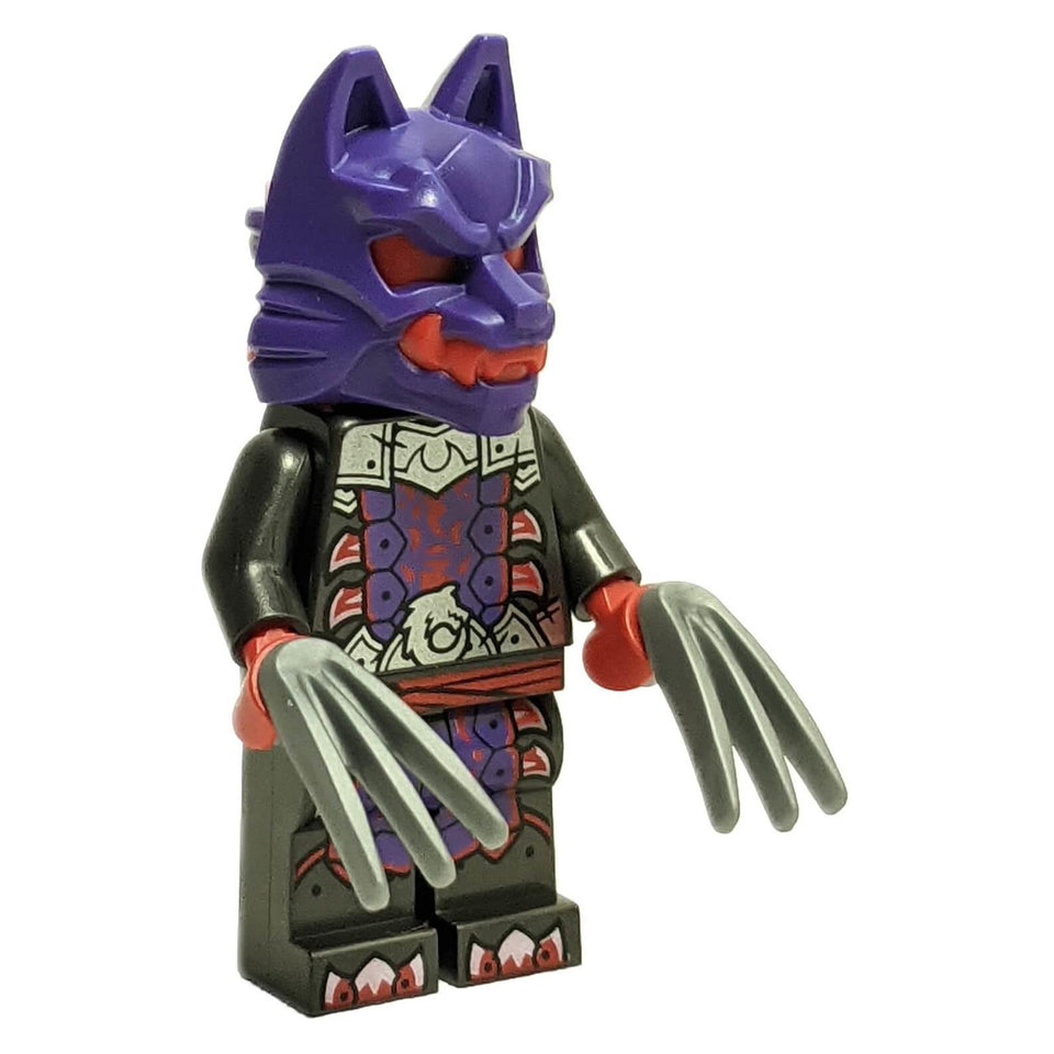 Guerrero con máscara de lobo - Máscara morada oscura y roja con arma 